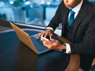 laptop, pc, dx, digital transformation, smartphone, smart phone, businessperson, people, business, office, desk work, work, technology, data, erp, sharing, authentication, two-step authentication, 2sv