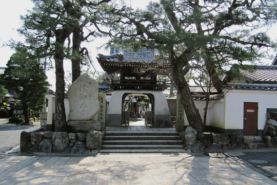 日本：海門山満月寺の竜宮造りの山門／滋賀県大津市