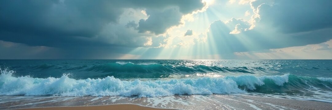 Paesaggio di mare con nuvole basse e onde agitate, basse, onde agitate