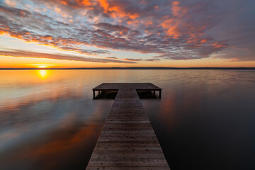 Wsch&oacute;d. Zalew Sulejowski.