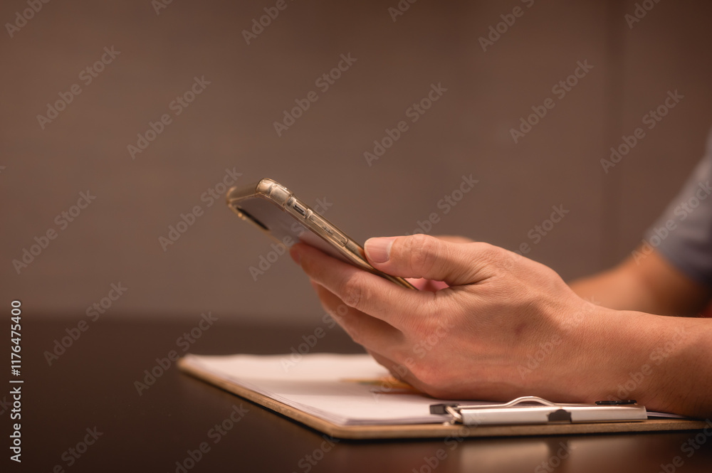 Aufkleber social media marketing concept. man hand using smartphone typing, chatting conversation in chat box 