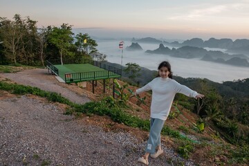 Obraz premium girl on a mountain