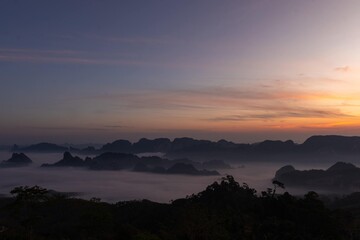 Obraz premium sunset in the mountains