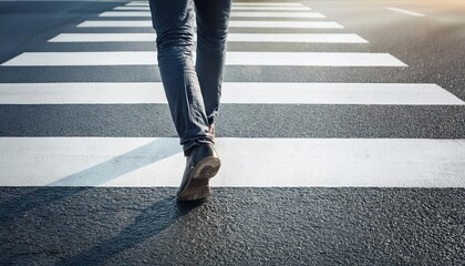 横断歩道を渡る人