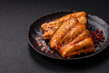Grilled fish fillet with salt, spices and herbs