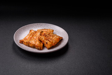 Grilled fish fillet with salt, spices and herbs