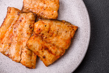 Grilled fish fillet with salt, spices and herbs