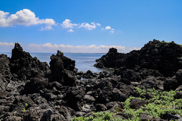 맑은하늘 돌과 어우러진 바다 풍경 제주 제주시 구좌읍 종달리 고망난돌