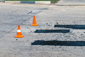 Filling holes on the road with cast asphalt. Patching. Tula, Russia