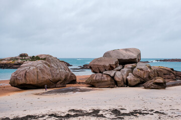 Rocher sur la plage de Trégastel dans les Côtes d'Armor, Bretagne
