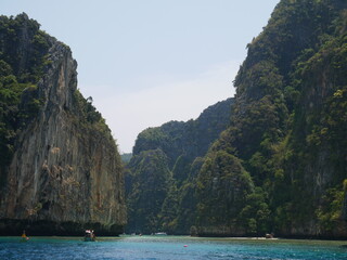 Naklejka premium Ao Phang Nga National Park, Thaïlande, Phang Nga Bay, parc national, paysage, nature, mer, océan, îles, formations rocheuses, falaises calcaires, karst, végétation luxuriante, mangroves, plages, sable