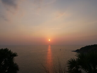 Phuket, Tha&iuml;lande, &icirc;le, plage, mer, oc&eacute;an, sable, tropical, exotique, Asie du Sud-Est, voyage, tourisme, vacances, d&eacute;tente, soleil, paysage, nature, eau turquoise, palmiers, coucher de soleil, Patong,