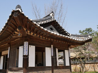 Fototapeta premium Séoul, Corée du Sud, ville, skyline, gratte-ciel, architecture, moderne, traditionnel, palais, Gyeongbokgung, Changdeokgung, temple, Jogyesa, Bukchon Hanok Village, Namsan Tower, N Seoul Tower, rivièr
