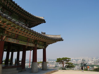 Obraz premium Séoul, Corée du Sud, ville, skyline, gratte-ciel, architecture, moderne, traditionnel, palais, Gyeongbokgung, Changdeokgung, temple, Jogyesa, Bukchon Hanok Village, Namsan Tower, N Seoul Tower, rivièr