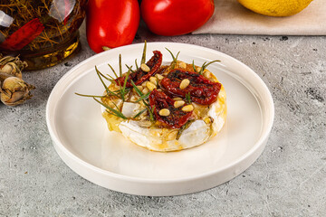 Baked camembert cheese with honey
