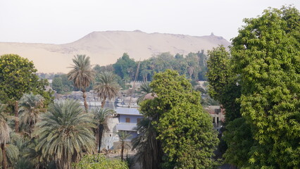 Assouan, Égypte, Nil, barrage d'Assouan, lac Nasser, temple de Philae, obélisque inachevé, île Éléphantine, île Kitchener, Nubie, culture nubienne, marché d'Assouan, felouque, désert, dunes de sable, 