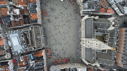 Vue a&eacute;rienne panoramique de la Grand Place dans la ville de Bruxelles, capitale, Belgique, Europe
