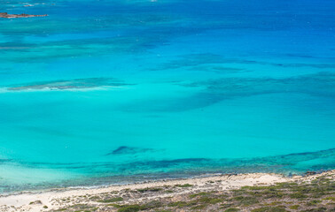 the splendid sea of ​​the Tropics reveals itself during the dreams of the holidays