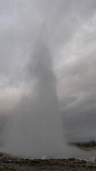 Geysir, Islande, geyser, Strokkur, éruption, source chaude, géothermie, Haukadalur, Golden Circle, nature, phénomène naturel, vapeur, eau chaude, activité géothermique, paysage, attraction touristique