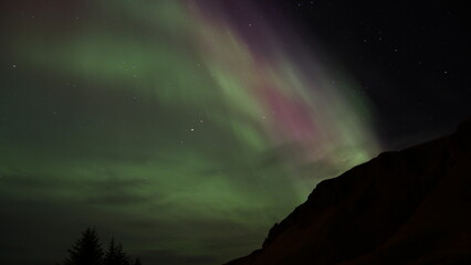 aurore bor&eacute;ale, lumi&egrave;re polaire, ciel nocturne, ph&eacute;nom&egrave;nes naturels, paysages arctiques, ciel &eacute;toil&eacute;, lumi&egrave;res du nord,