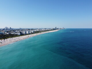 Obraz premium Vue aérienne professionnel au drone de Miami beach avec la plage, Floride, USA 