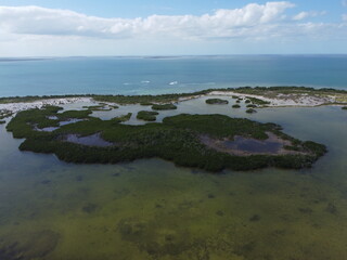 Vue aérienne professionnel au drone des Keys avec plages paradisiaque, Floride, USA
