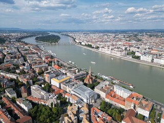 Vue aérienne panoramique de la ville capitale Budapest avec parlement hongrois Országház...
