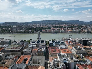 Vue aérienne panoramique de la ville capitale Budapest avec église Our Lady of Buda Castle,...