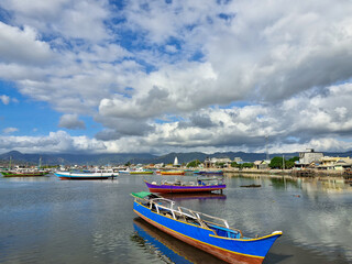 Fototapeta premium Bima, West Nusa Tenggara (....) : View of a group of fishing boats at anchor