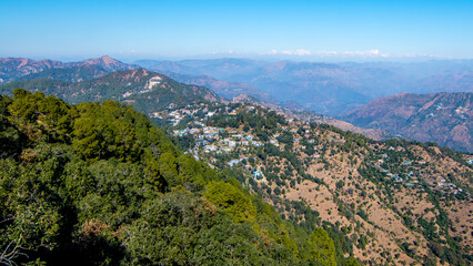 Tip N Top Lansdowne also commonly known as Tiffin Top, is a hilltop viewpoint located at 1700 meters above the sea level and provides visitors with magnificent, breathtaking views.