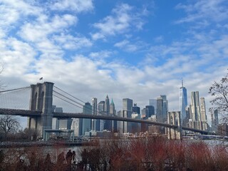 Naklejka premium city bridge and city skyline