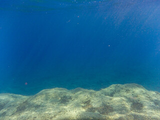 Fototapeta premium Fondale desolato e grigio della spiaggia di Riace in provincia di Reggio Calabria