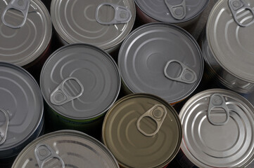 Boîtes de conserve avec un opercule vues du dessus