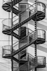 Feuertreppe an der Außenwand zur Flucht vor Feuer