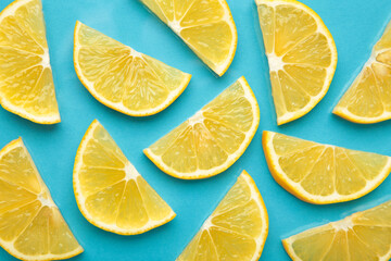 Fototapeta premium Lemon slices texture on blue background