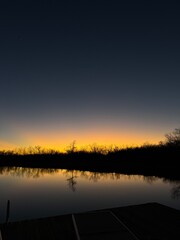 Obraz premium sunset over the lake