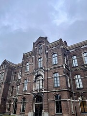 Fachada antigua edificio Amsterdam, Paises Bajos.