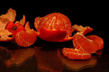 Mandarine

S&uuml;dfr&uuml;chte als Auslage, gesch&auml;lt und zerlegt