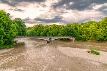 Fu&szlig;g&auml;ngerbr&uuml;cke Kabelsteg &uuml;ber die Isar in M&uuml;nchen