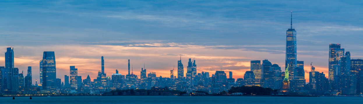 Statue of Liberty skyline panorama 