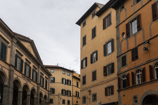 Fototapeta buildings in a town in tuscany in italy