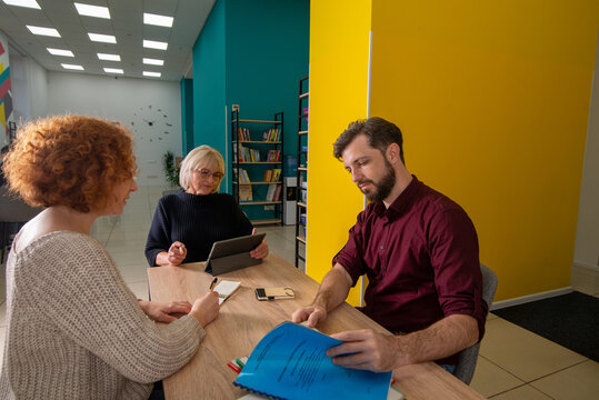 Meeting with an elderly mentor and younger teachers in the school
