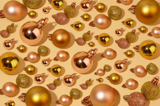 Xmas balls golden pattern