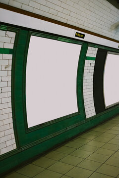 Curved Billboard in Subway 