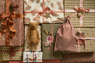 Wrapping Christmas gifts with vintage paper, ribbons and bows