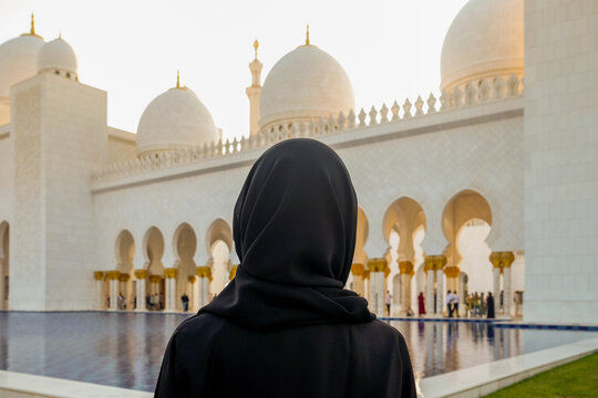 Woman standing in front of Sheik Zayed Mosque
