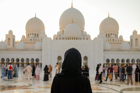 Woman standing in front of Sheik Zayed Mosque
