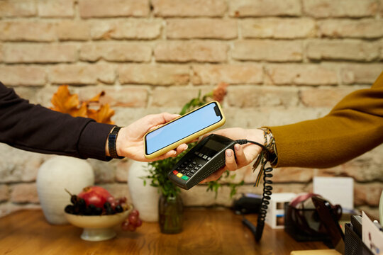 Cashless service payment