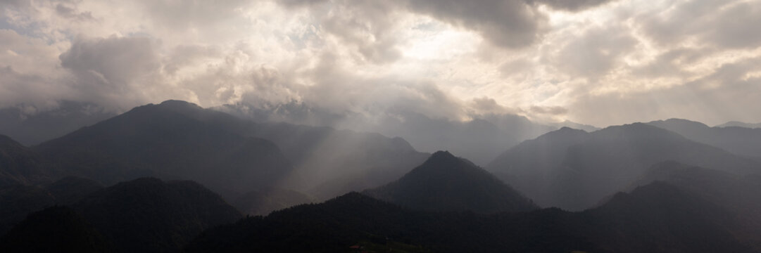 Lien son Mountain Range Fansipan Sapa Vietnam