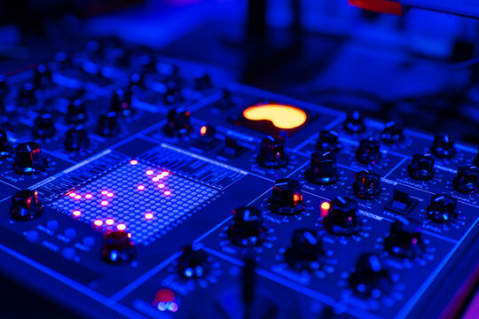 Semi-modular synthesizer